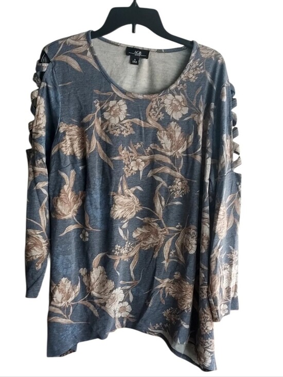 AGB Tops - Agb Floral Ladder-Sleeve Tunic in Denim Blue and Cream
